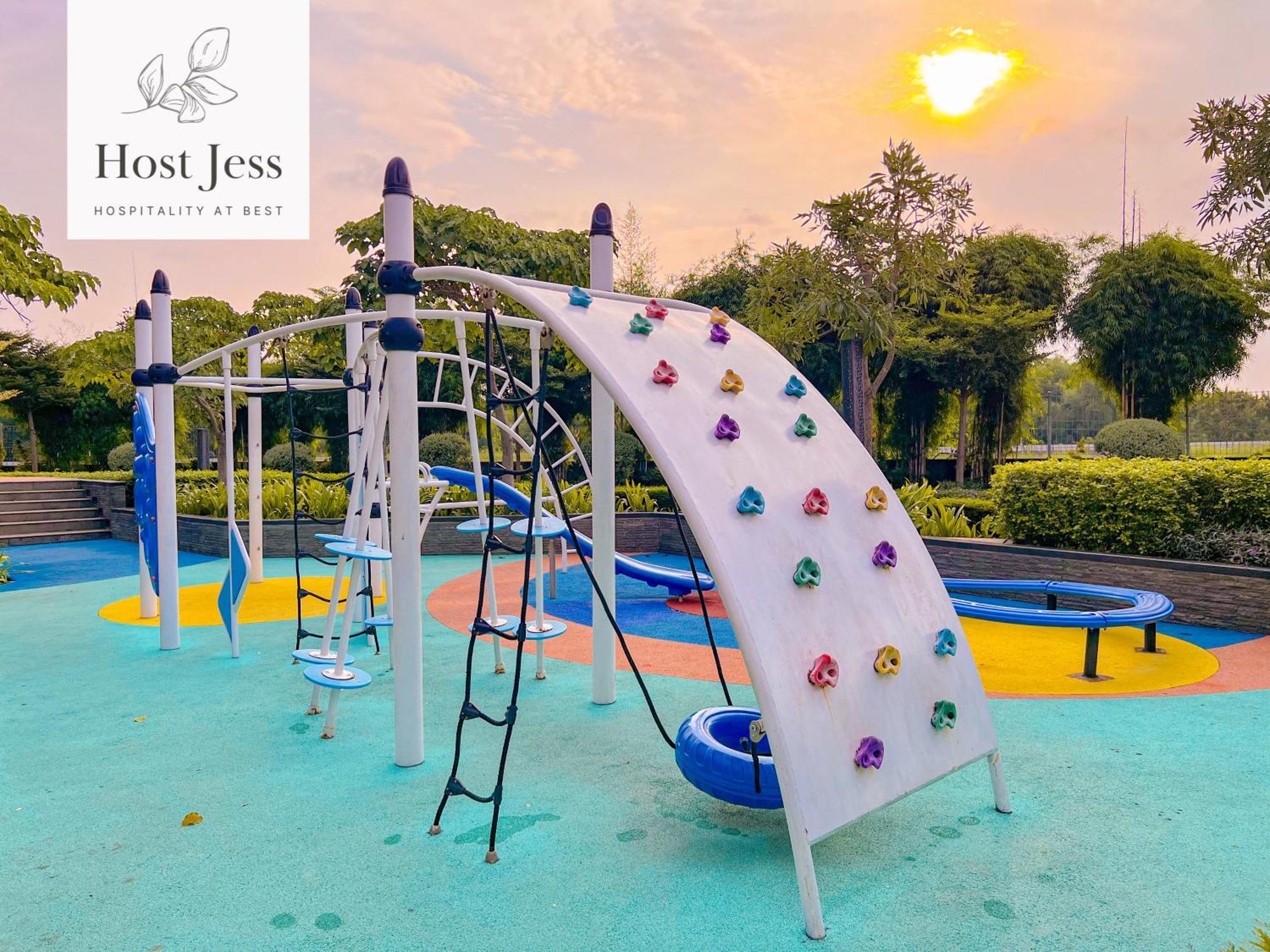 Gold Coast Pik Apartments By Host Jess Jakarta Exterior foto