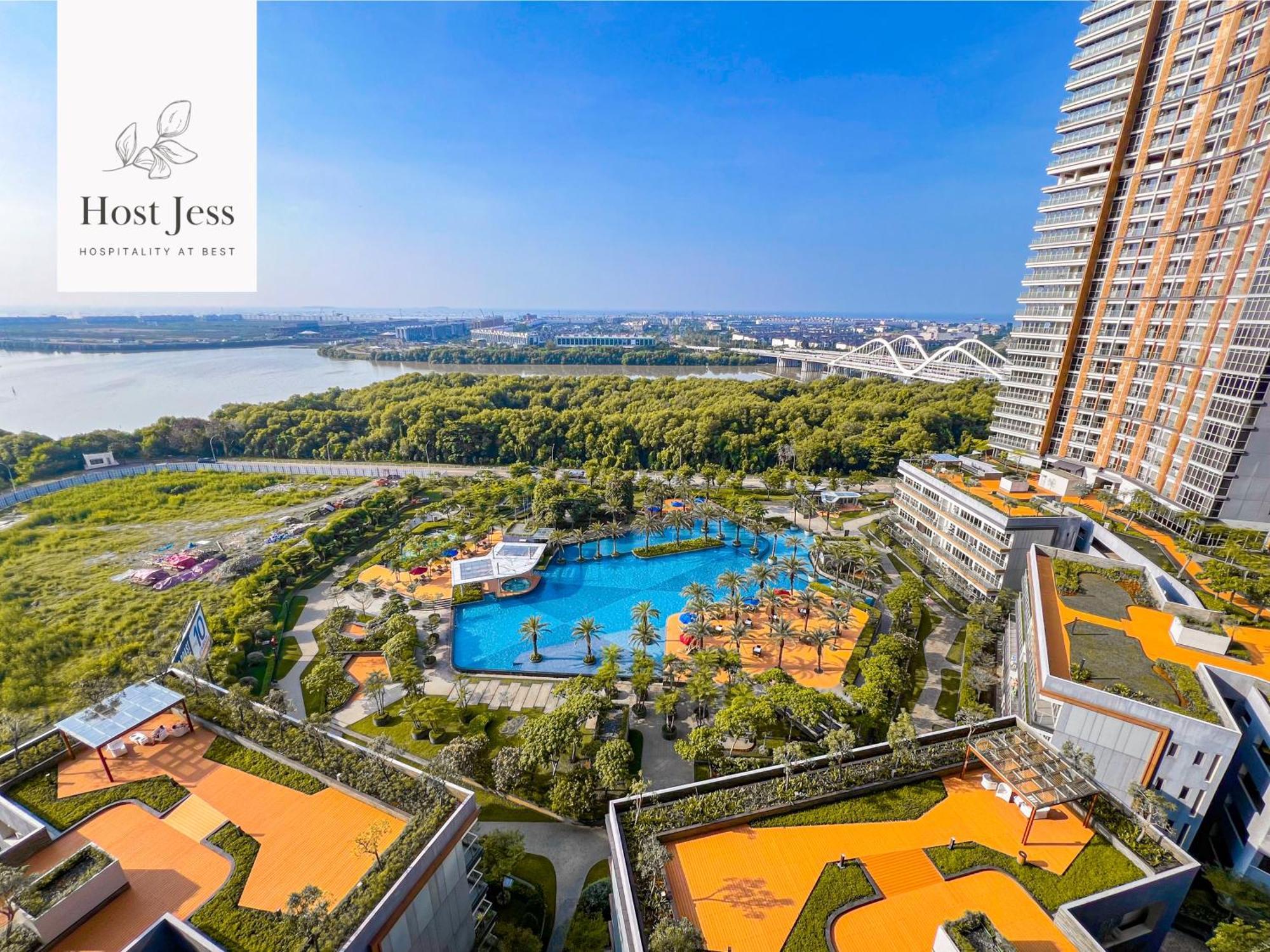 Gold Coast Pik Apartments By Host Jess Jakarta Exterior foto